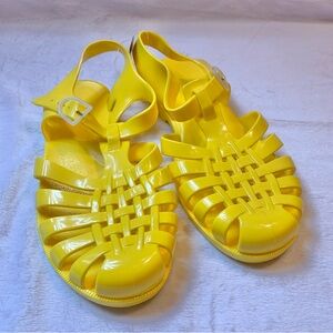 NWT Meduse Women’s Yellow Sandals Recyclable Material  Flexible - Size EU 37